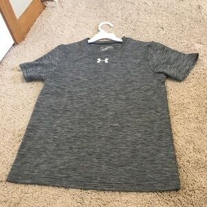 Boys size medium black and gray Under Armour loose heatgear T-shirt